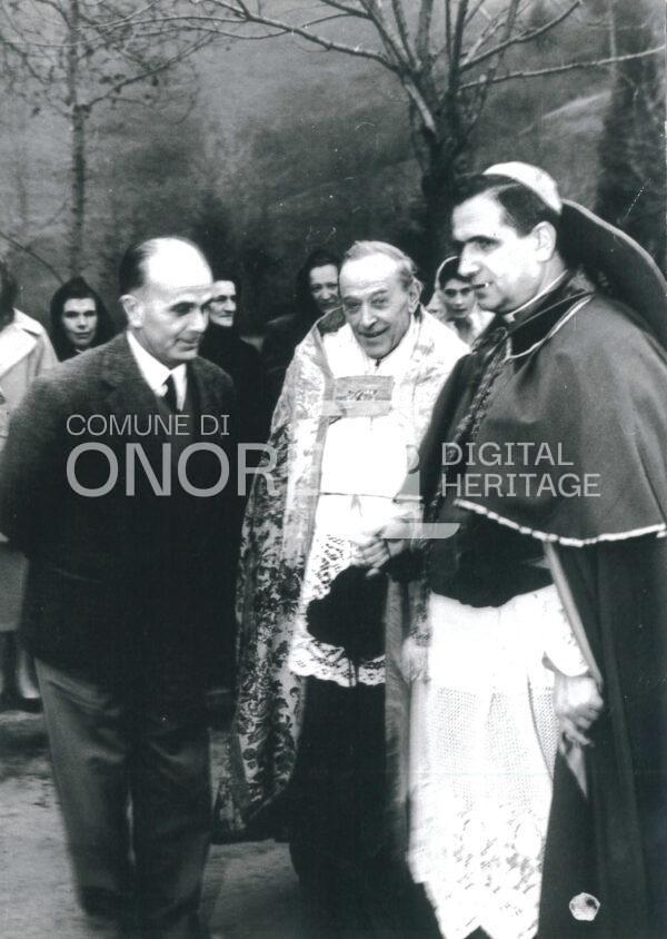 Sindaco dott Gregorio Conti, Don Bartolomeo Pesenti, anni 50