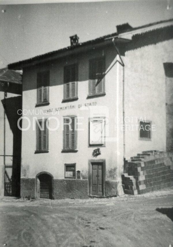 Via Pozzo, Scuole Elementari